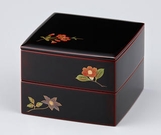 輪島塗　重箱 小重二段 （5寸隅立胴張形） 外溜内朱 四季草花蒔絵　