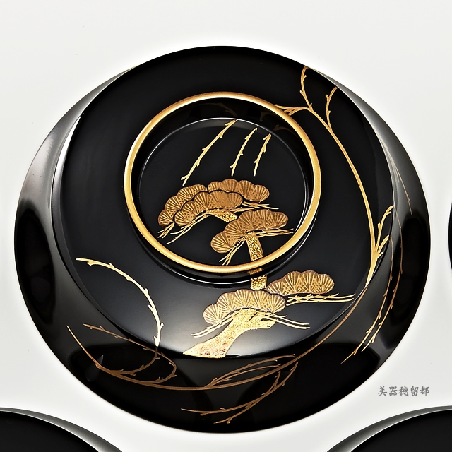 輪島塗　煮物椀　角型　黒塗り　柳に五清蒔絵【５客揃え・桐箱入り】（蓋：松蒔絵）