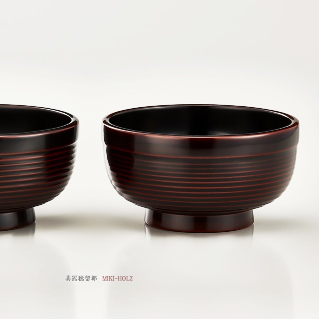 <p class="eig">Urushi Art Wajimanuri：Soup bowl zouni-wan, pair bowl (code:1195p)</p><p class="nih">輪島塗　雑煮椀　ペア　平筋形　溜内黒塗（紙箱入り）</p>