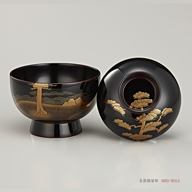 <p class="eig">Urushi Art Wajimanuri：Soup bowl zouni-wan, pair bowl (code:1197)</p><p class="nih">輪島塗　雑煮椀 夫婦　溜内黒塗　松島蒔絵（桐箱入り）</p><p class="nih2">精緻で美しい工芸には癒やしが感じられます。</p>