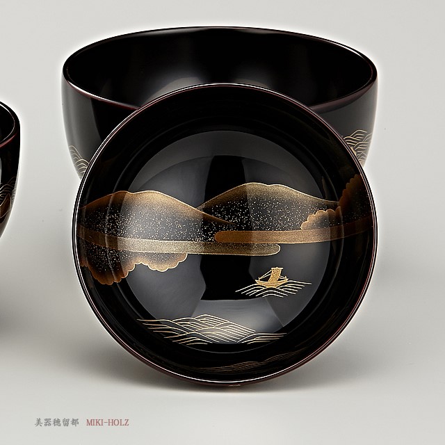 <p class="eig">Urushi Art Wajimanuri：Soup bowl zouni-wan, pair bowl (code:1197)</p><p class="nih">輪島塗　雑煮椀 夫婦　溜内黒塗　松島蒔絵（桐箱入り）</p>