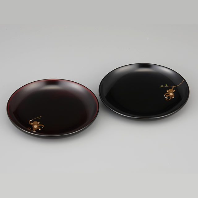 輪島塗　銘々皿　干支 申蒔絵　ペア　黒／溜　〔５寸丸〕   紙箱入