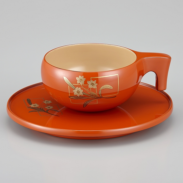 輪島塗　コーヒーカップ　色紙水仙蒔絵　外洗朱内白 （漆塗りスプーン付き）/Urushi Art Wajimanuri：coffee cup（code:1983arai）