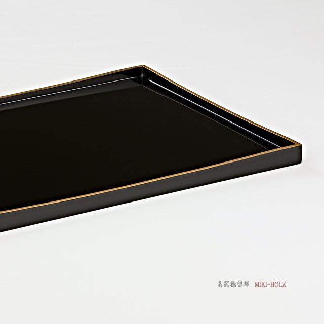<p class="eig">Urushi Art Wajimanuri：tabletop table (code:2161)</p><p class="nih">輪島塗　卓上膳（隅立形）総黒塗　金縁</p>