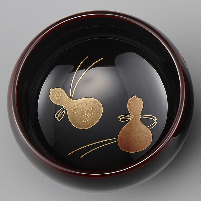 <p class="eig">Urushi Art Wajimanuri：sake cup (a single article) a gourd (code:3162 - two gourds)</p><p class="nih">輪島塗　ぐい呑み　溜塗り　草花季節蒔絵 ひさご</p>