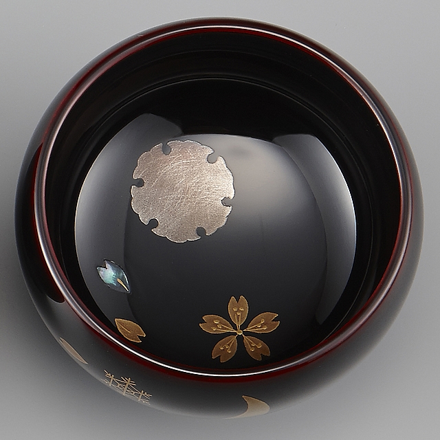 <p class="eig">Urushi Art Wajimanuri：sake cup (a single article) snow,moon & flower (code:3162 - snow,moon & flower)</p><p class="nih">輪島塗　ぐい呑み　溜塗り　草花季節蒔絵 雪月花</p>