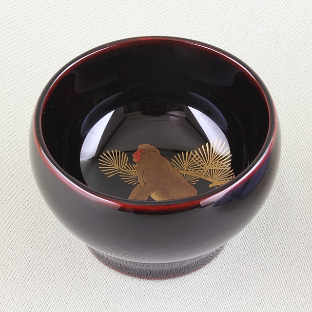 <p class="eig">Urushi Art Wajimanuri:sake cup, monkey-makie（code：3219-saru）</p><p class="nih">輪島塗 ぐい呑み 干支・ 申 蒔絵  溜塗り（丸大形）  桐箱入り</p>