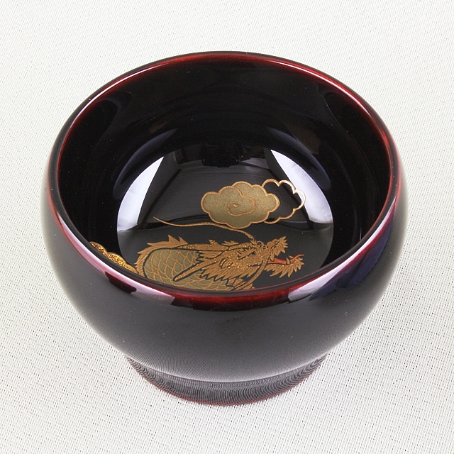 <p class="eig">Urushi Art Wajimanuri:sake cup, dragon-makie（code:3219a-tatu）</p><p class="nih">輪島塗 ぐい呑み 干支・ 辰蒔絵  溜塗り（丸大形）  紙箱入り</p>