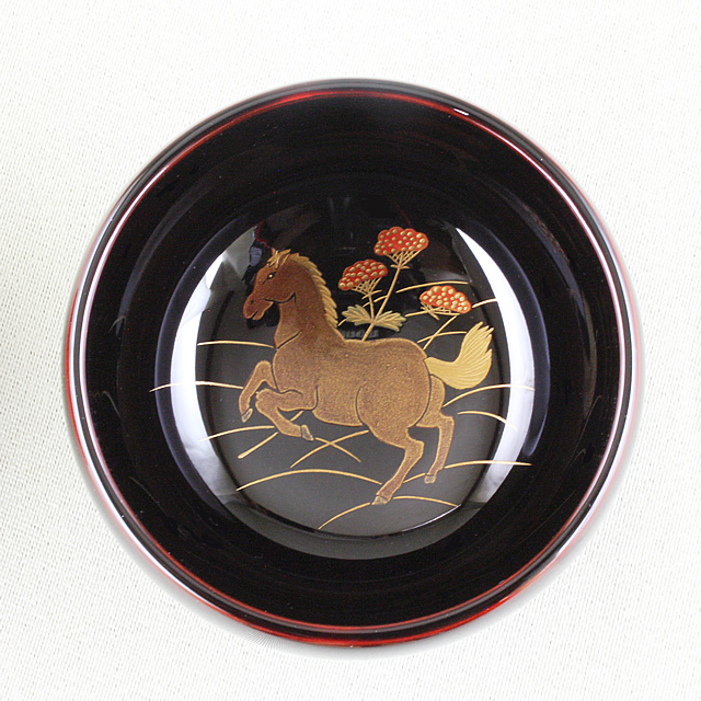 輪島塗 ぐい呑み 干支・ 午蒔絵 溜塗り(丸大形) 紙箱入り 輪島塗 ぐい呑み 干支・ 午蒔絵 溜塗り(丸大形) 紙箱入り